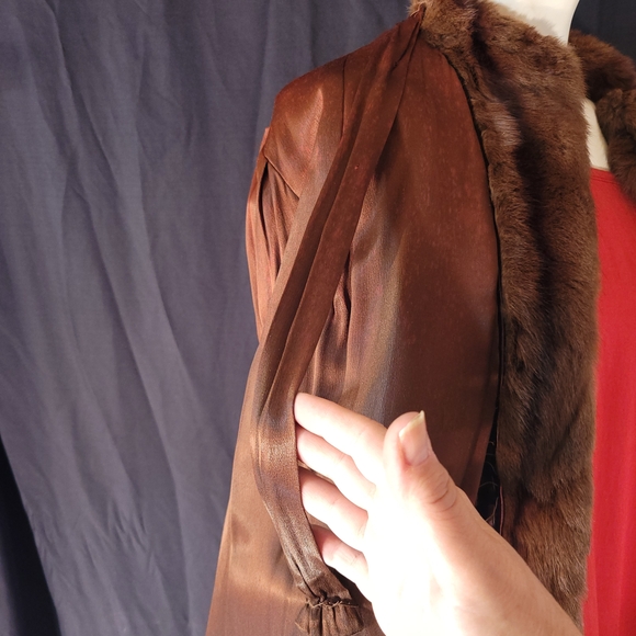 RARE Vintage Scalloped Hem & Sleeve Mink Coat - Picture 11 of 11